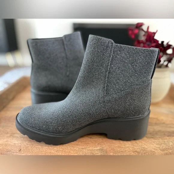 New Vivaia Everly Chunky Platform Boots Water Repellent
Gray Size 11 Round Toe - Picture 4 of 13